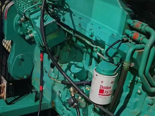 名山如何确定新的发电机组控制系统是否与原系统兼容？